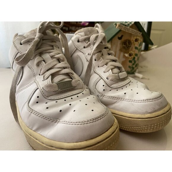 Nike Air Force 1 '07 Low Triple White Size Womens 10.5 CW2288-111 AF1 - Picture 3 of 9